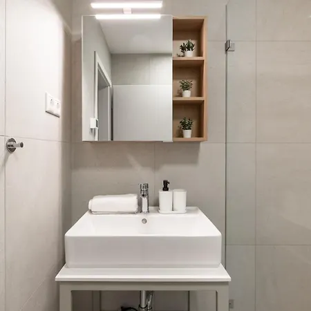 Hotel apartamentowy Downtown Residences Vh - Ac, Elevator, Terrace 4*